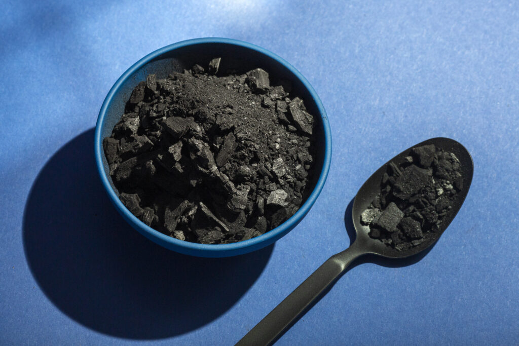 carbón activado suplemento dietético para el SIBO